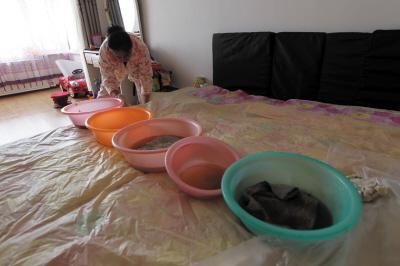 平顶山楼上漏水，住户失联，小区没物管，业主维权难！律师来支招……